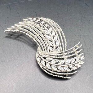 Vintage Lisner Signed Wheat Leaf Weave Twist Brooch Pin Jewelry Silver Tone